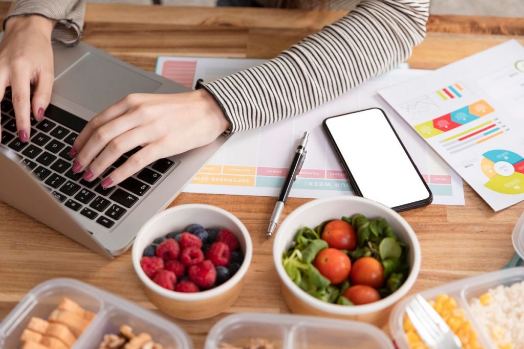 Principales beneficios de comer fruta en el entorno laboral
