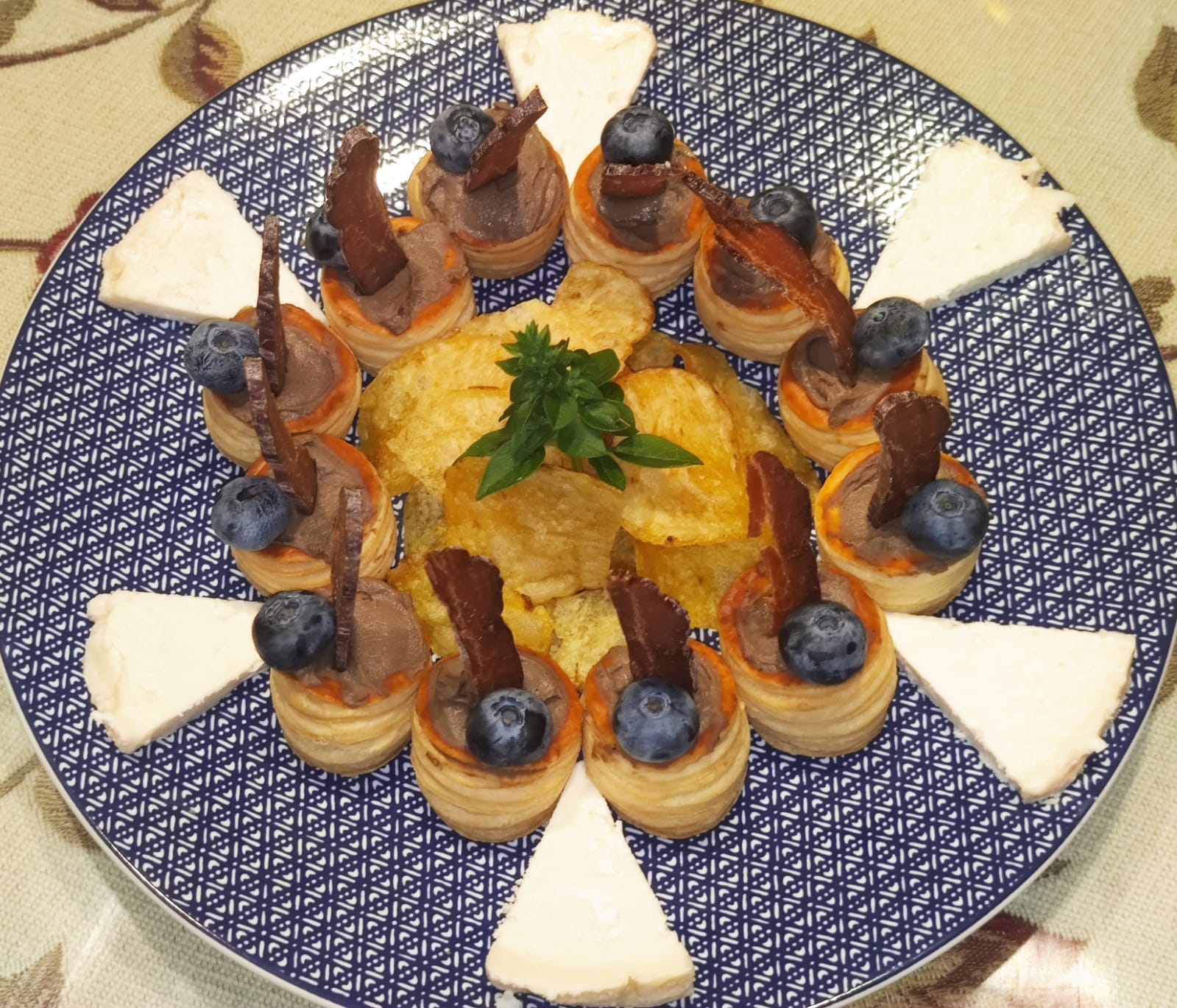 Tartaleta de arándanos y huevas