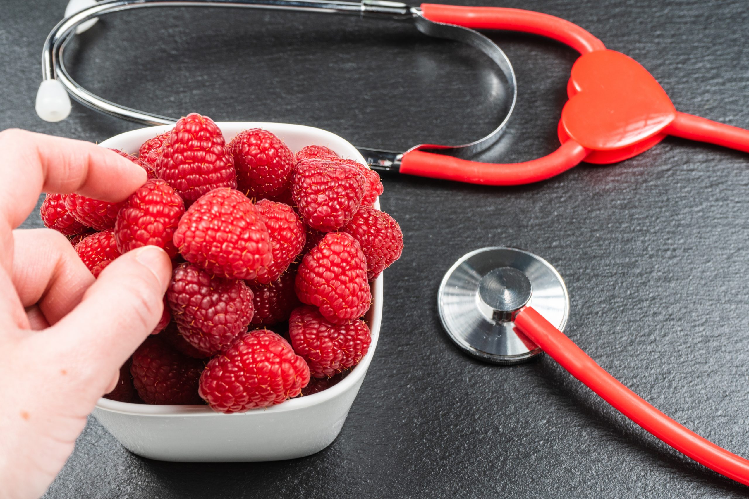 Beneficios de Comer Frutos Rojos en Verano